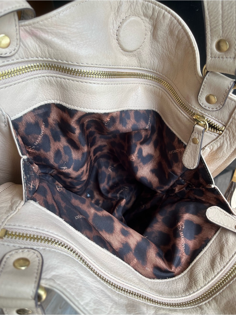 B Makowsky Light Beige Leather Shoulder Bag - Picture 6 of 10